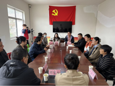 藝術(shù)設(shè)計學(xué)院學(xué)生黨支部赴萊蕪青合村開展主題黨日暨文化藝術(shù)交流活動