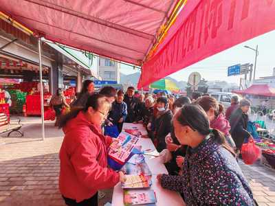 基長鎮普法進集市 法律‘干貨’惠萬家，社會經濟咨詢助力民生